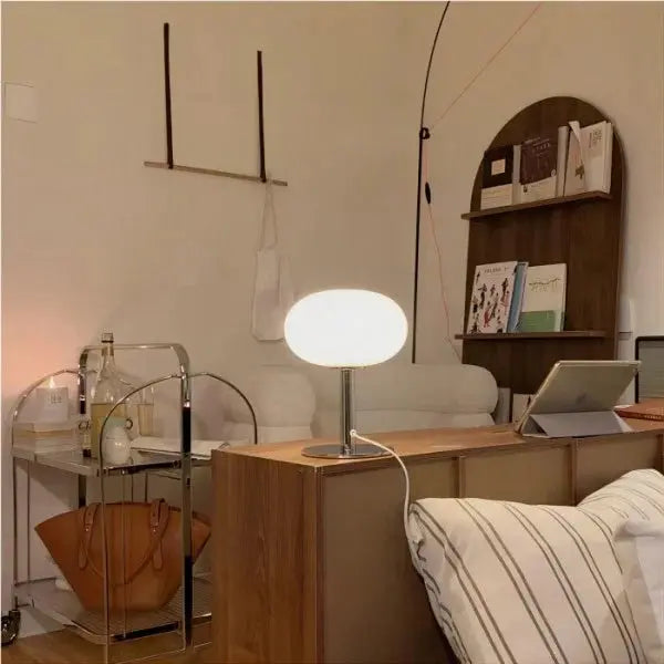 LumièreLux - Lampe de Table Moderne en Cristal Raffinée - Rynova