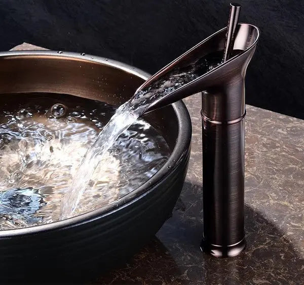CascadeVintage – Robinet de Lavabo Cascade au Design Antique - Rynova