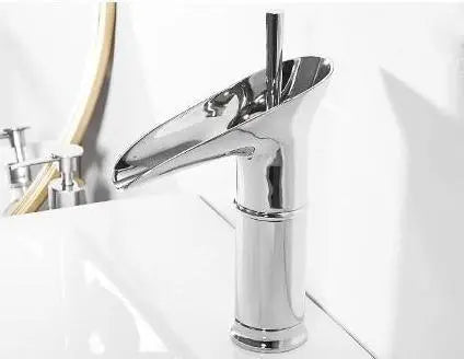 CascadeVintage – Robinet de Lavabo Cascade au Design Antique - Rynova