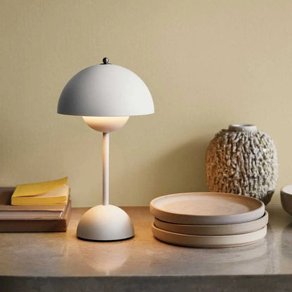 Lumière Lunaire - Lampe de Table LED pour une Ambiance Moderne - Rynova